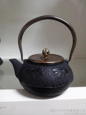鐵壺煮水，茶道傳心 鑄鐵茶壺中的東方美學與生活哲學