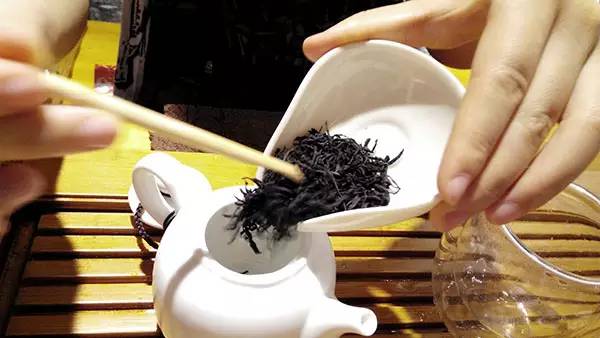 茶香潤(rùn)州，匠心筑夢(mèng)——潤(rùn)州區(qū)“靜怡杯”高級(jí)茶藝師技能競(jìng)賽側(cè)記